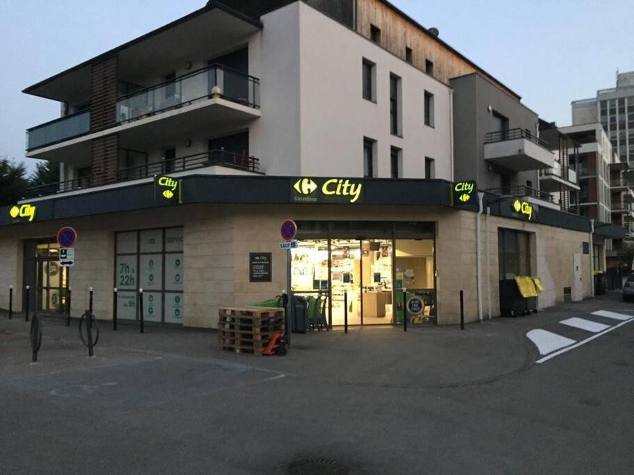 Brive Terrace: Central Gare Apartment with AC and Free Wi-Fi Exterior photo