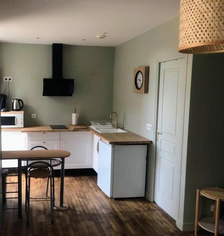 Brive Terrace: Central Gare Apartment with AC and Free Wi-Fi Exterior photo