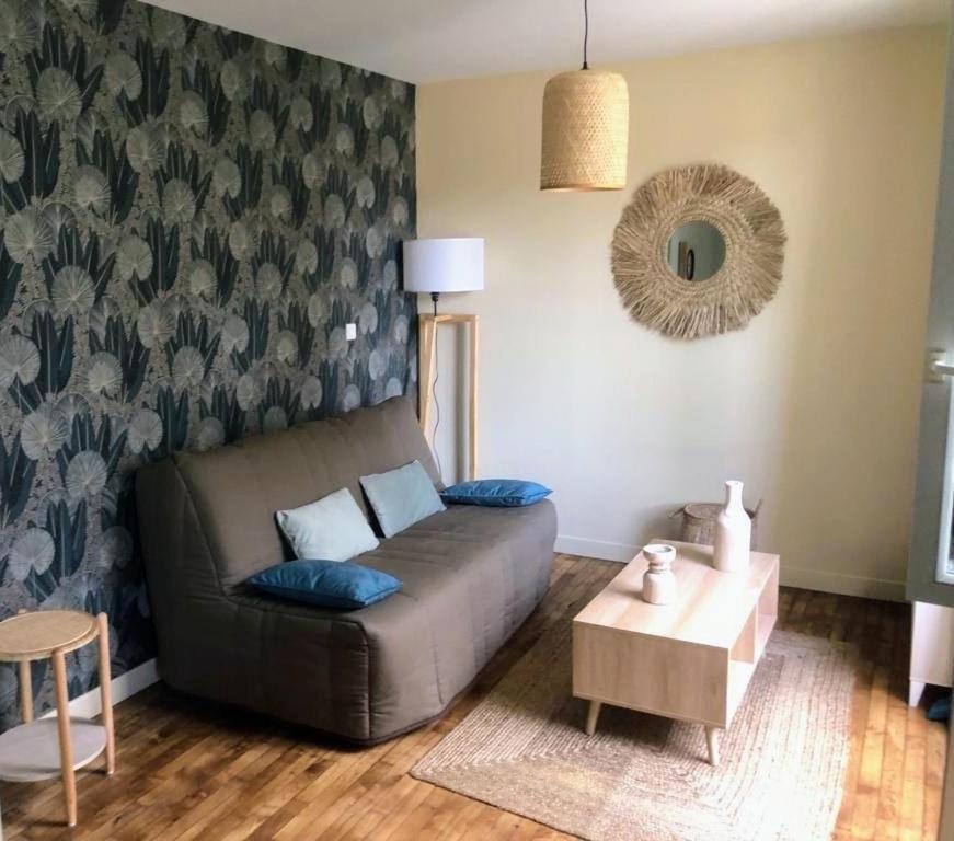 Brive Terrace: Central Gare Apartment with AC and Free Wi-Fi Exterior photo