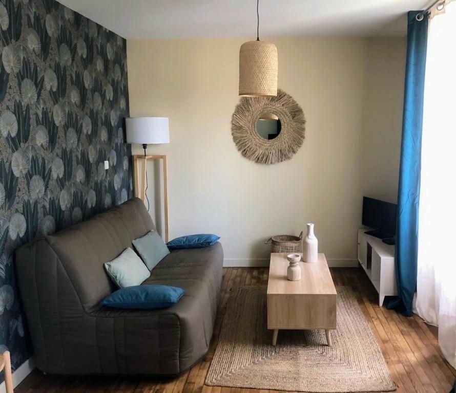 Brive Terrace: Central Gare Apartment with AC and Free Wi-Fi Exterior photo